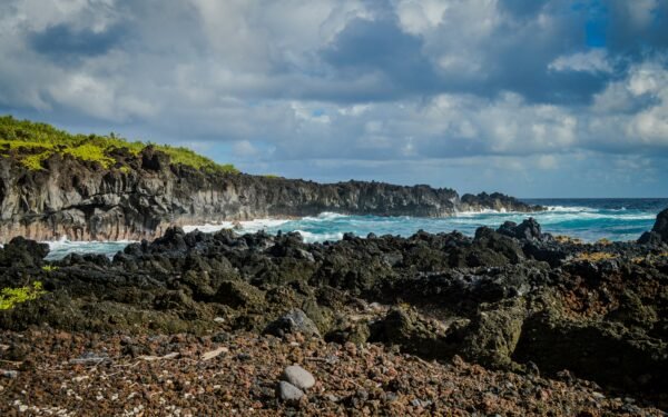 road to hana maui coast